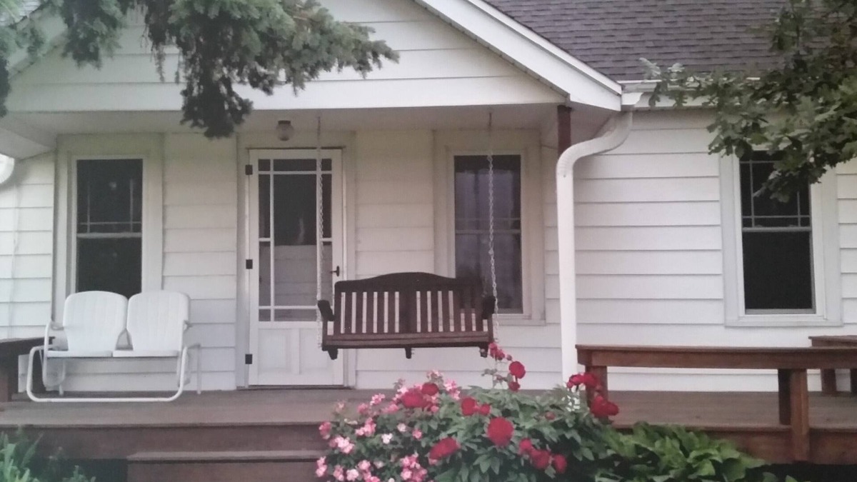 Bloomington House | JLBrinkmeyer Ranchhouse, cozy and authentic, set in beautiful southern Iowa