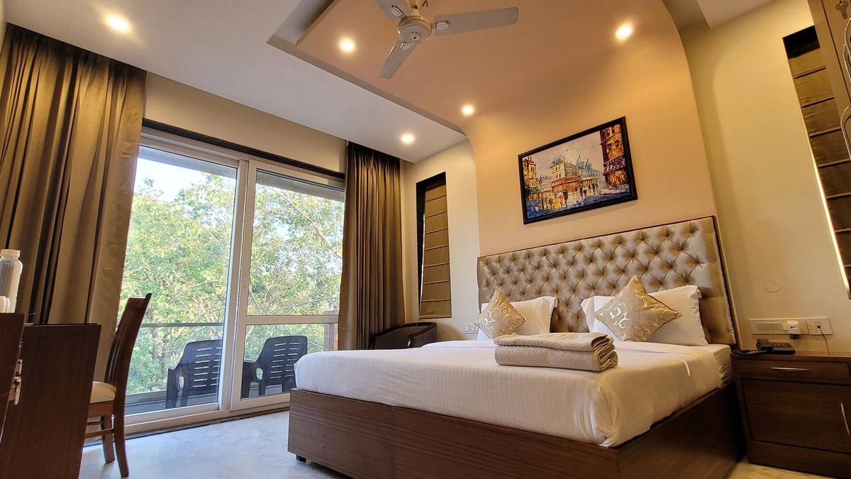Vasant Kunj Bed & Breakfast | JMD Residency
