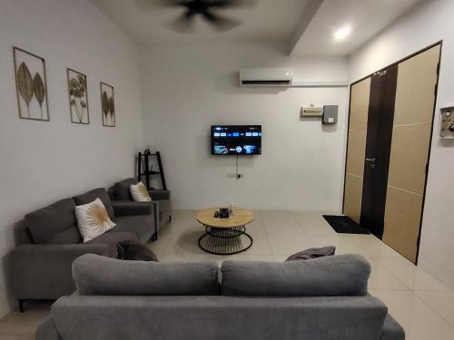 Miri House | JNJ Miri Homestay - Miri Serene Shangrila, Luak with 4-bedroom