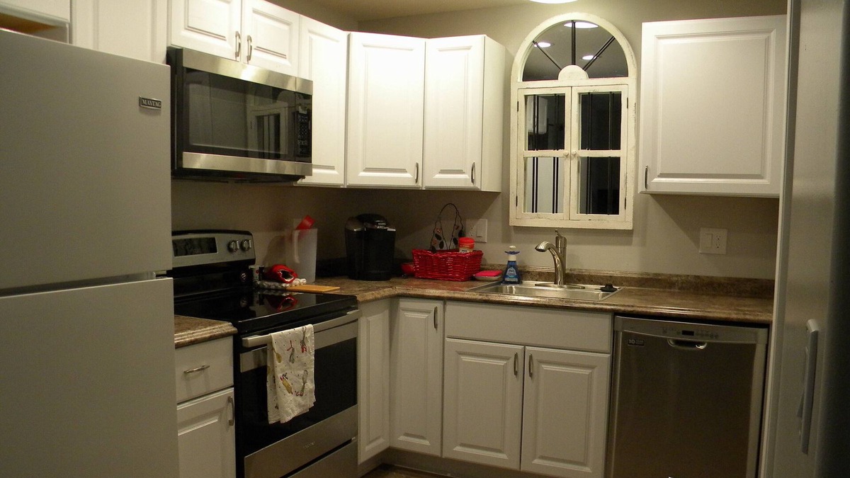 Redmond Apartment | Joan's Place - Quiet, sophisticated full studio w/kitchen
