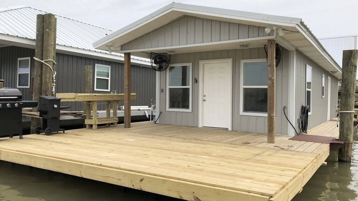 Venice House | Joat 2 - Spacious Houseboat Sleeps 9-12
