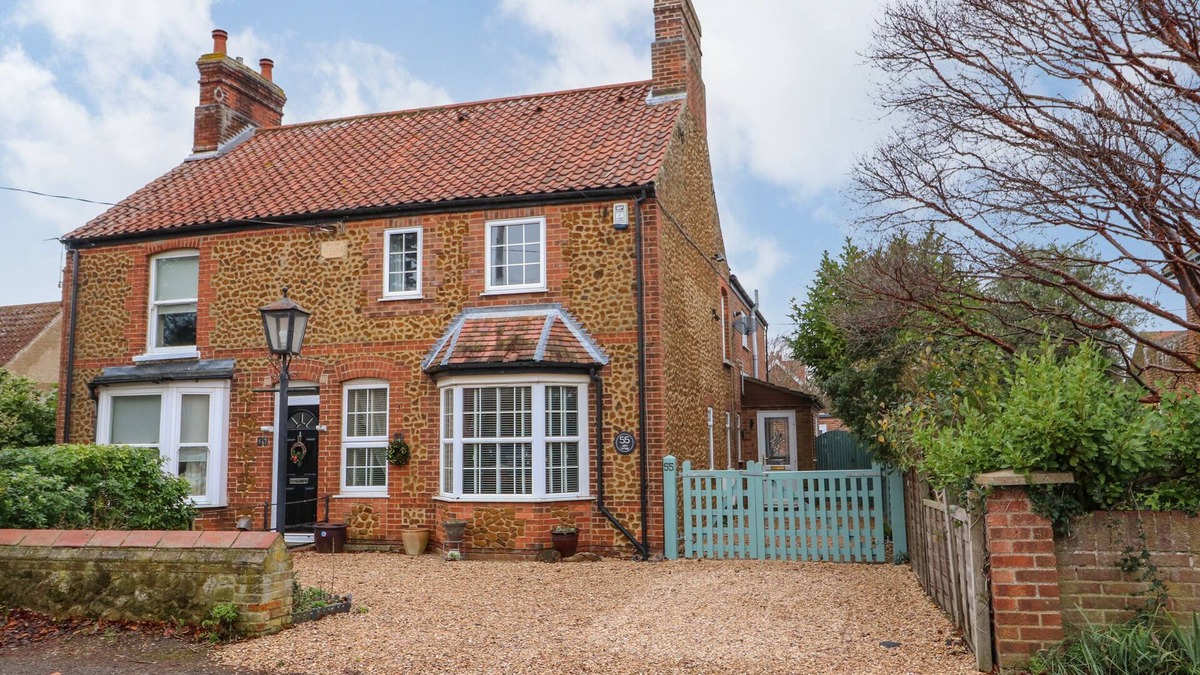 Snettisham Cottage | JOB'S COTTAGE, pet friendly, character holiday cottage in Snettisham