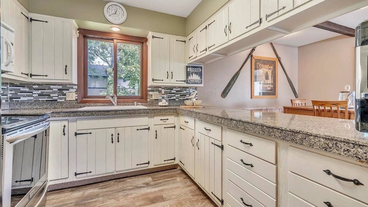 Spirit Lake House | JOE’S HIDEAWAY ON EAST OKOBOJI LAKE-nWEEKLY RENTAL ONLY SATURDAY-SATURDAY