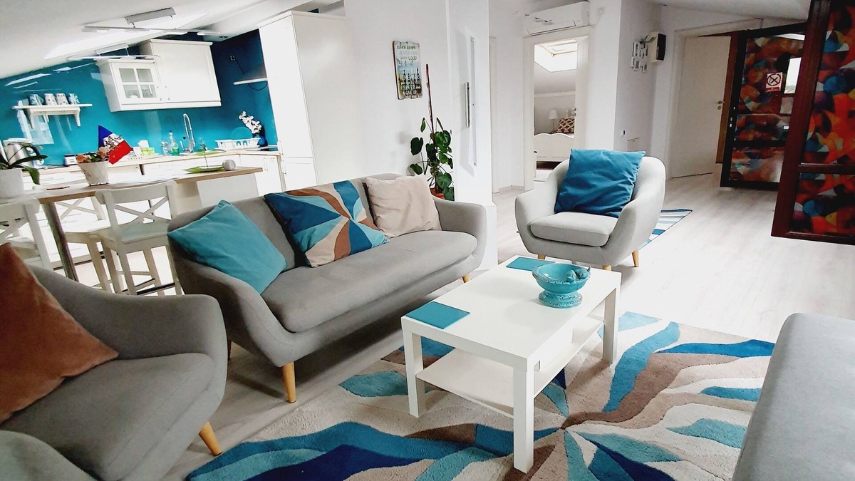 Sector 5 Villa | Johanna House -Dream apartament , looking for the sky,bright and cosy