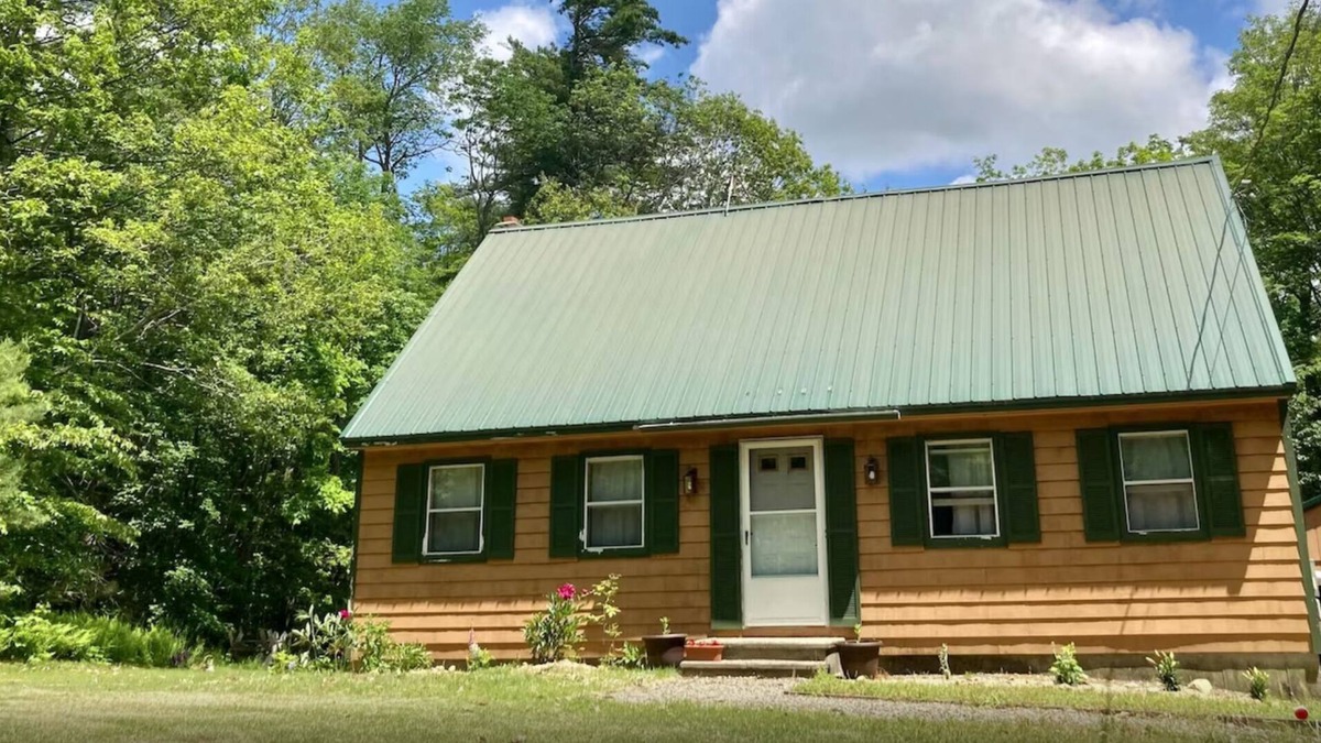 Jaffrey House | John's Mountain Hideaway