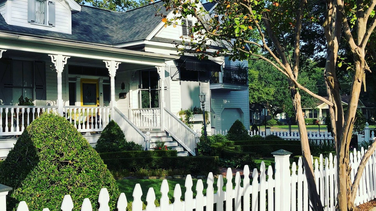 West Monroe House | John Thomas Bed and Bath