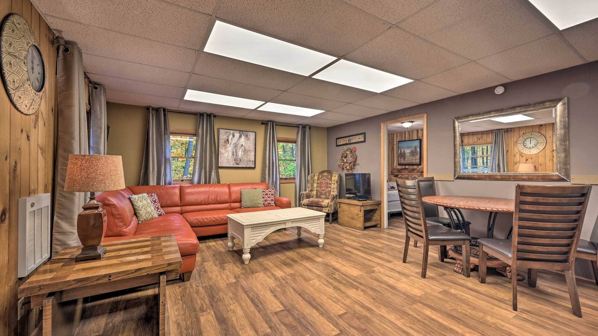 Huntingdon Apartment | ‘John Wayne' Apartment - Deck, BBQ, Horses On-Site