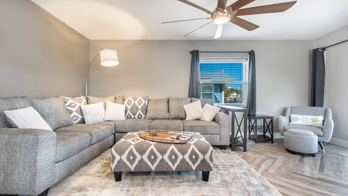 Madeira Beach House | Johns Pass Fisherman's Cove & Cottage