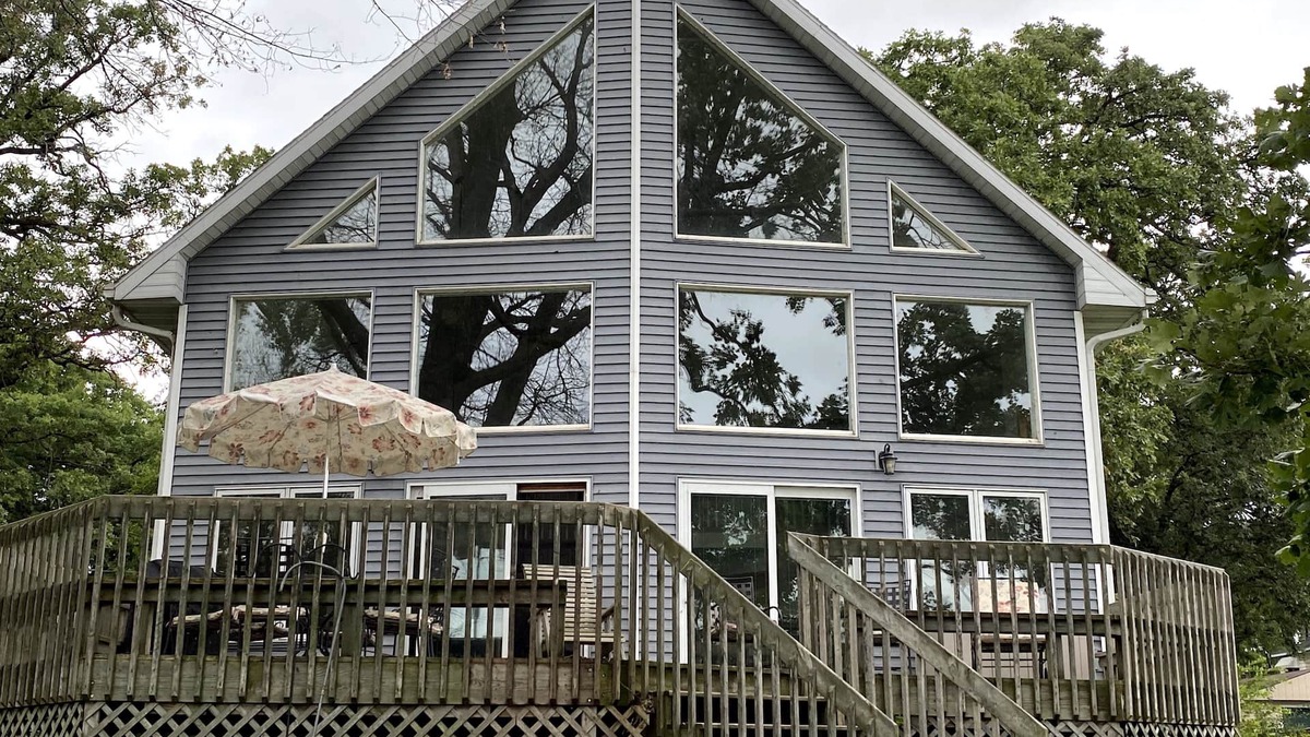 Lake Koshkonong Cabin | Join us on the sandy shores of lake Koshkonong for an escape from the city