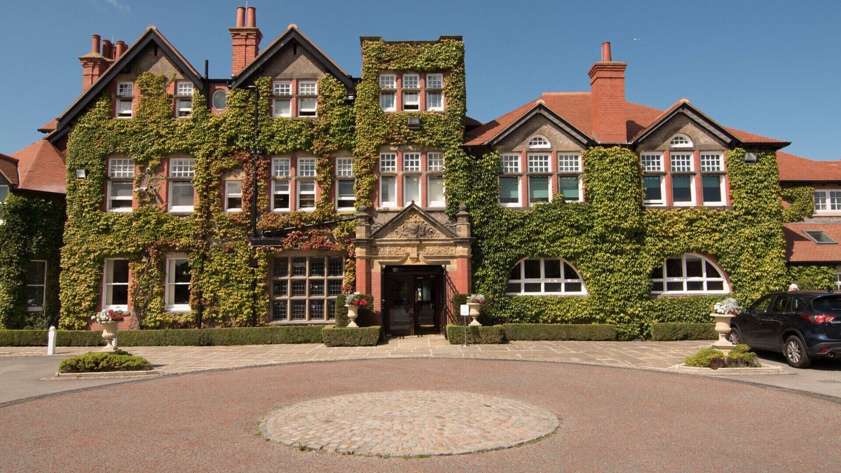 Hoylake House | JOIVY 2-bedroom house w/courtyard in Hoylake