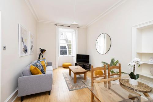 Stockbridge Apartment | JOIVY Chic Apartment near Stockbridge Market