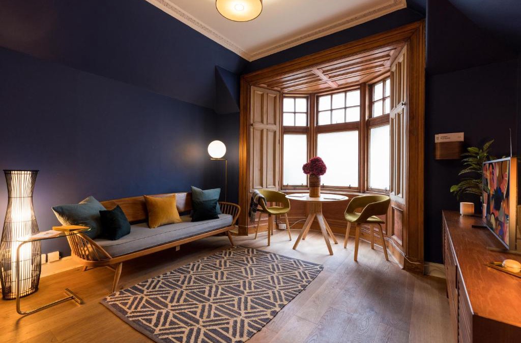 West End House | JOIVY Contemporary Cottage with Free Parking
