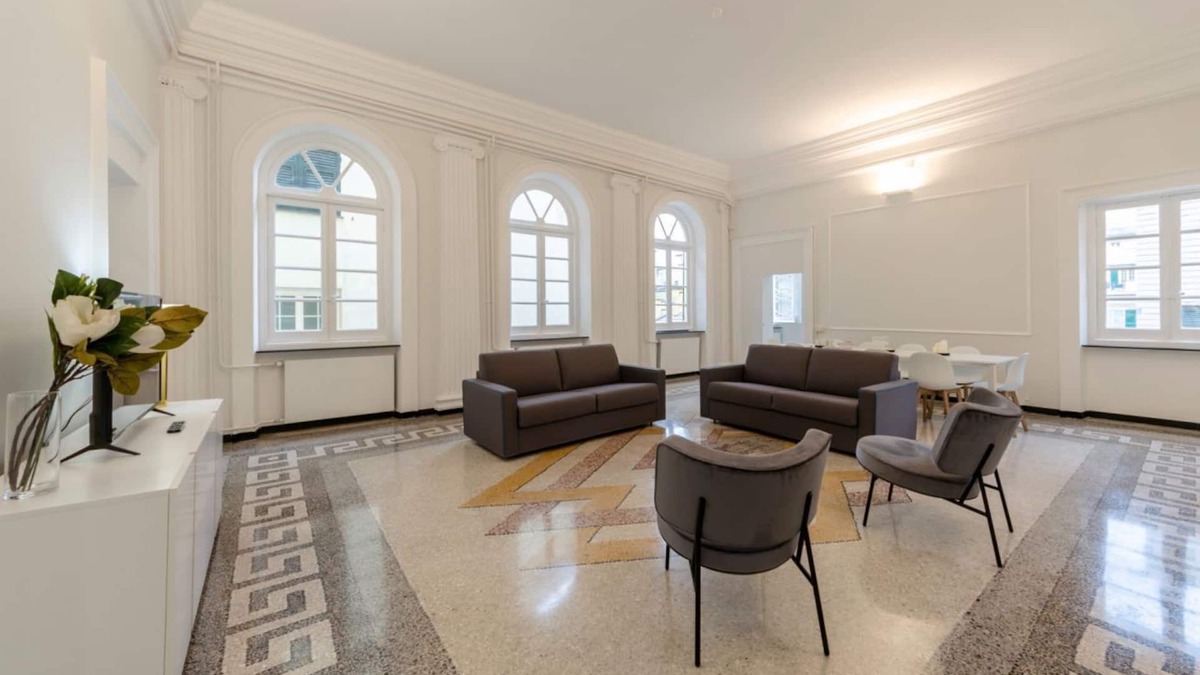 Genoa Historical Centre Apartment | JOIVY Elegant Flat for 7, in the heart of Genoa