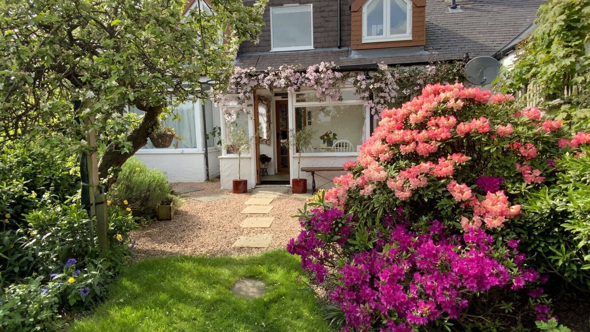 Errol Cottage | JOIVY The Nest - Cosy Cottage in beautiful, Perthshire