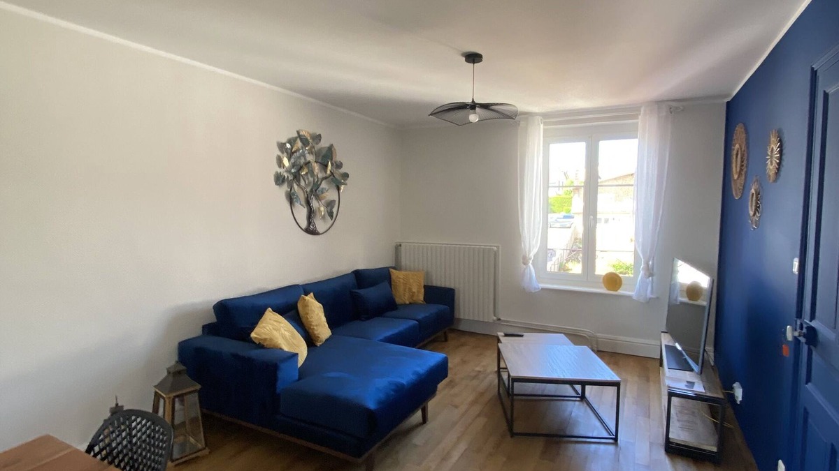 Vittel Apartment | Joli Appartement en Couleur
