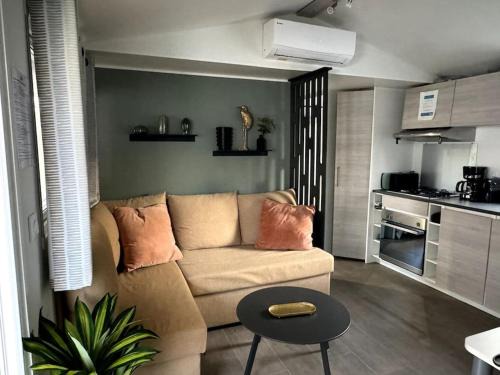 Lattes House | Joli Bungalow 464, 4-6 pers, wifi, terrasse, Camping Siblu Lac des Rêves Lattes