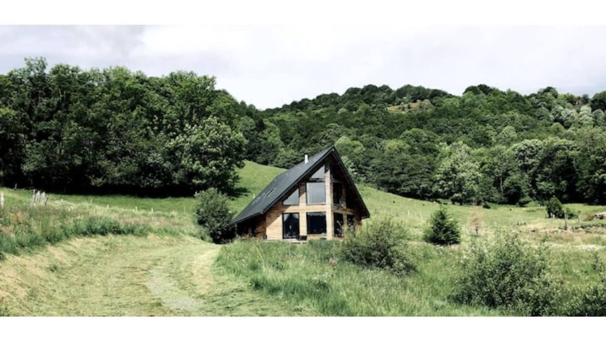 Saint-Jacques-des-Blats Ski Chalet | Joli Chalet Face au Plomb du Cantal