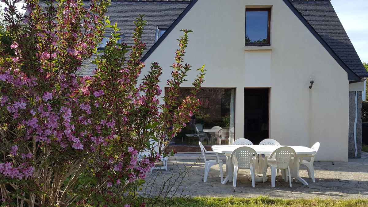 Port-Manech House | Joli Cottage en Pierres Debouts Dans un Beau Jardin Fleuri Proche Plage