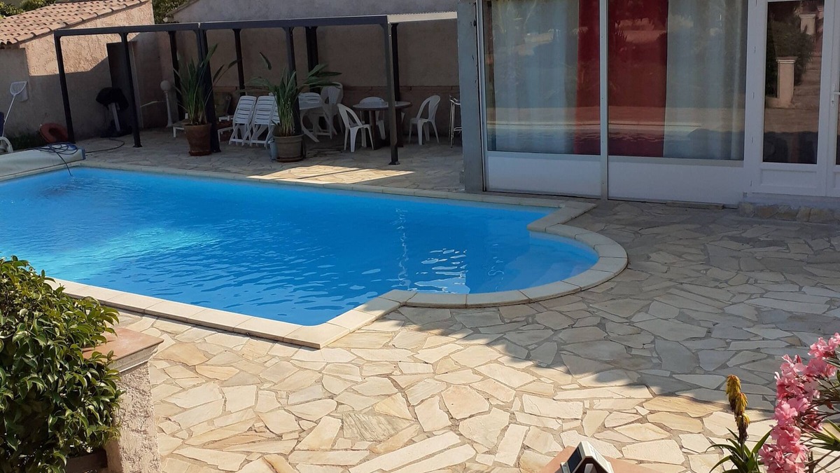 Pignans House | Joli T1 Avec Piscine et Parking Privé