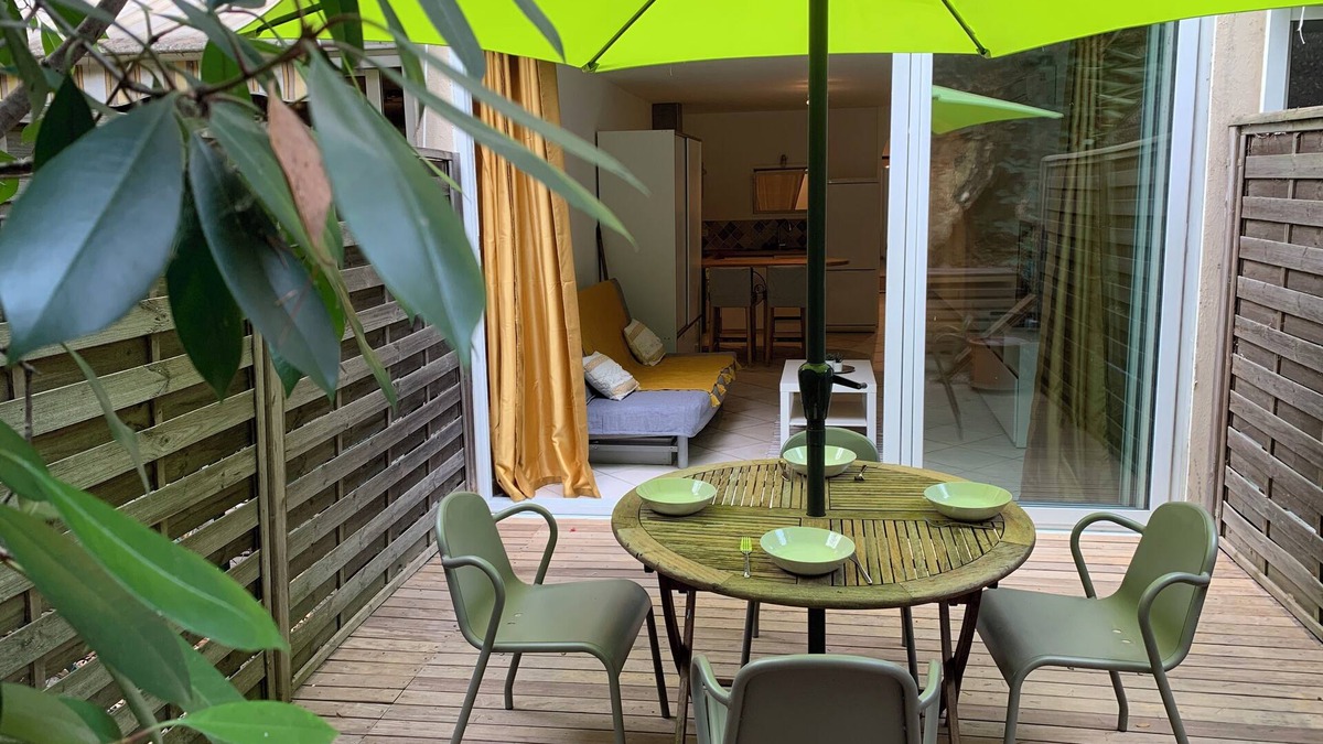 Le Mourillon Apartment | JOLI T1 CONDITIONING TERRACE EXPOSED SOUTH IN A QUIET AND TREES RESIDENSE