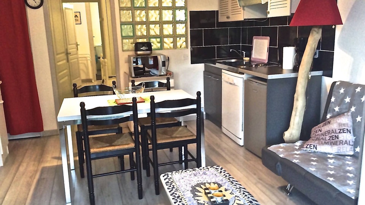 Hasparren Apartment | JOLI T2 Pays Basque for vacations or cures near Cambo les Bains (10mm)