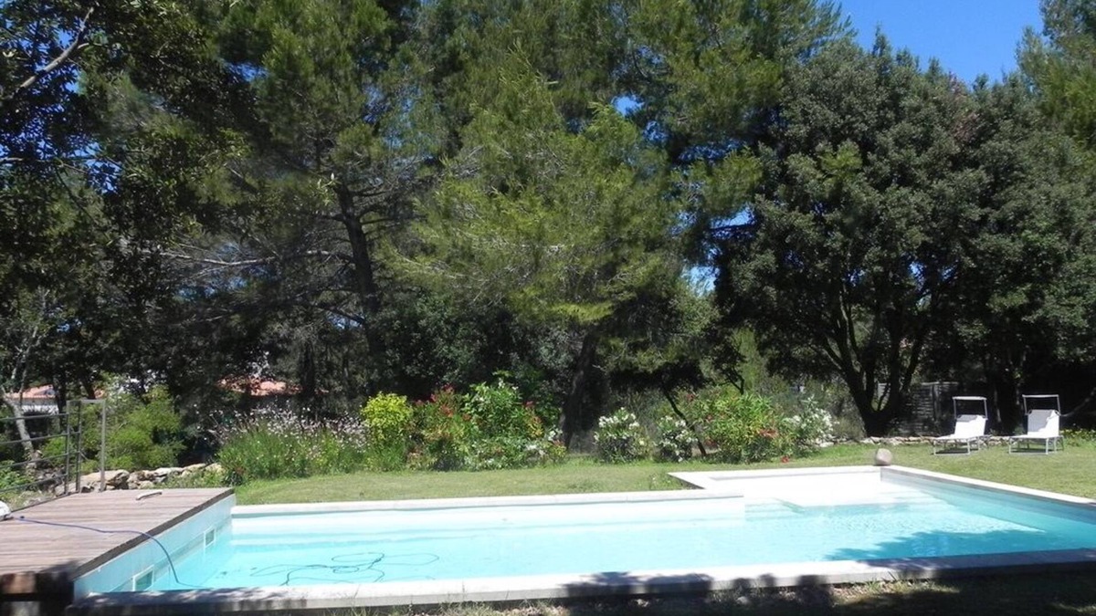 Rognes Villa | Jolie Maison au Calme sur Grand Terrain Arboré Proche Lubéron