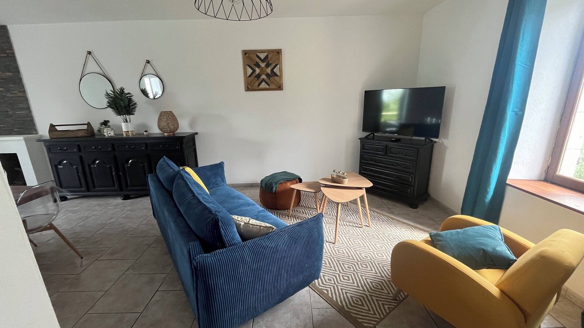 Vineuil House | Jolie Maison de Campagne Rénovée à Proximité de Sentiers de Randonnée