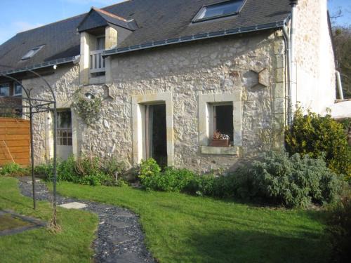 Blaison-Saint-Sulpice House | Jolie maison en pierre avec jardin privatif, proche de la Loire et des châteaux, animaux bienvenus - FR-1-622-23