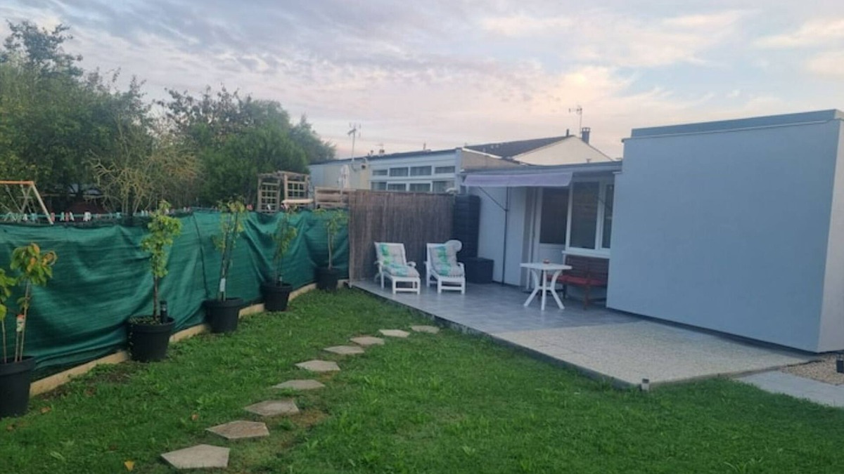Roissy-en-Brie Apartment | Jolie Maisonnette Avec Terrasse et Jardin