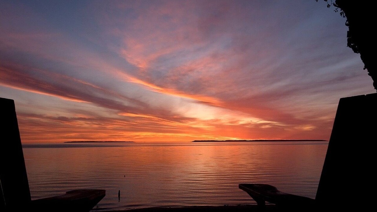 Lake Leelanau Cottage | JOLLI-LODGE~Beach Resort in Leland