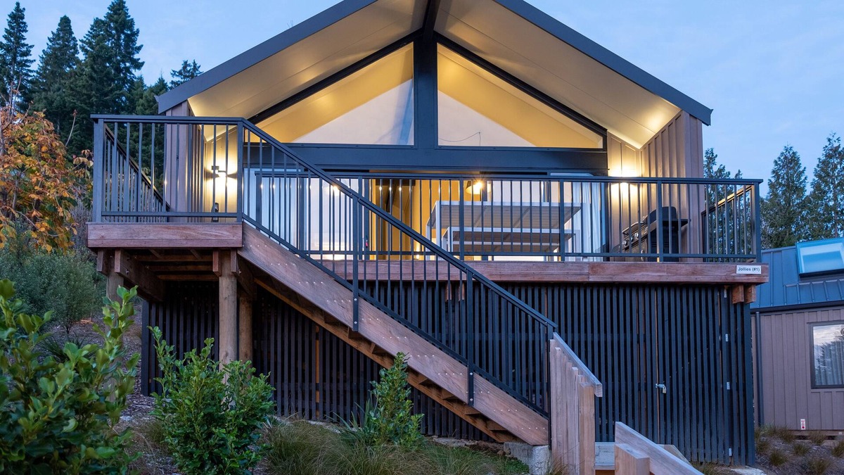 Hanmer Springs Cottage | Jollies Lodge - Hanmer Springs Townhouse
