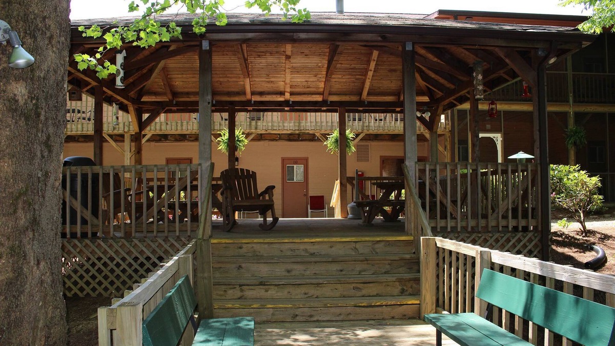 Maggie Valley Hotel | Jonathan Creek Inn and Villas