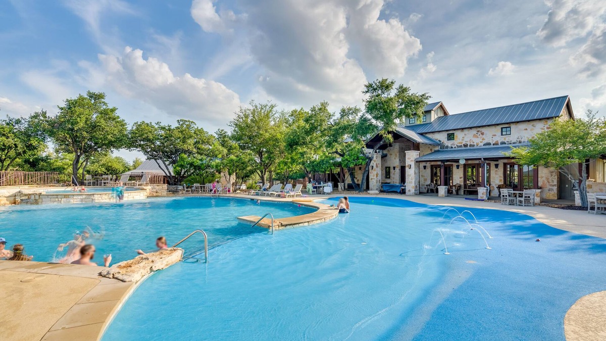 Jonestown Condo | Jonestown Condo on Lake Travis w/Community Pool!