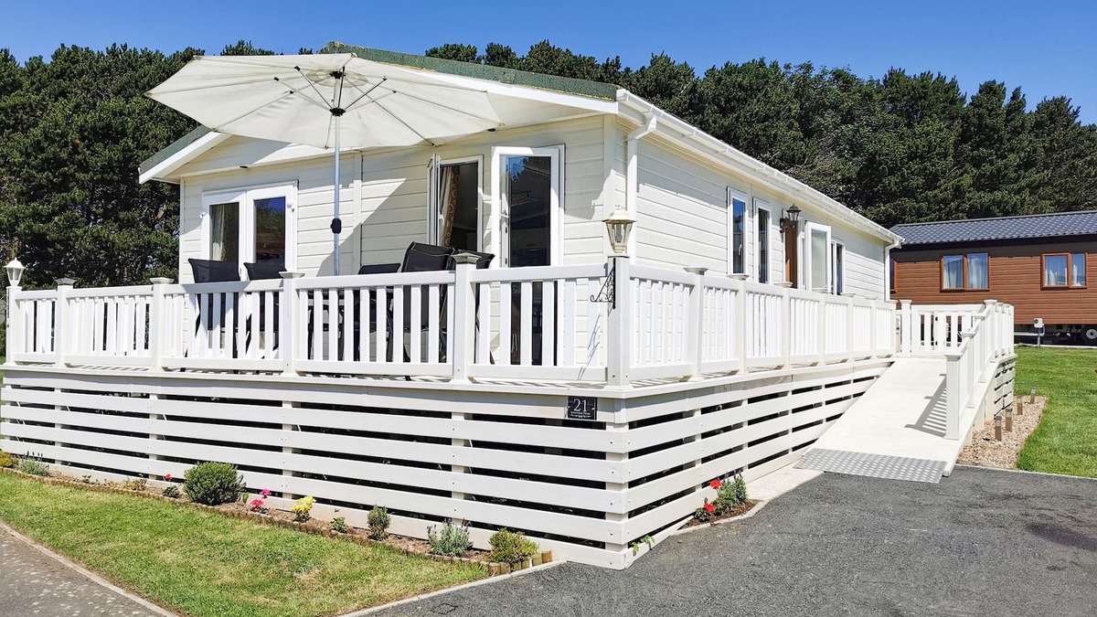 Cayton Bay Cottage | JONSTONE PINES, pet friendly, country holiday cottage in Scarborough