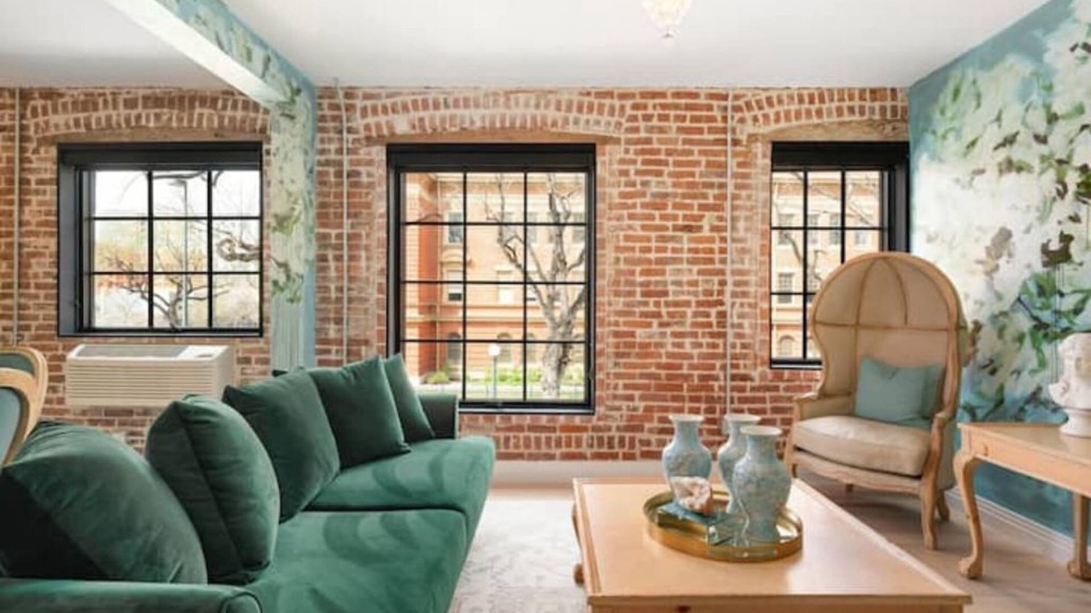 Golden Triangle Apartment | Joon Art Suite 201