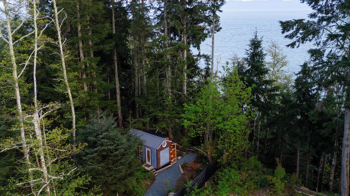 Jordan River Cabin | Jordan River Oceanfront Surf Shack with free Surfboards/Beach trail to the waves