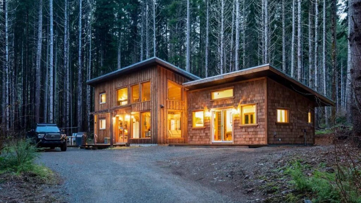 Juan de Fuca Electoral Area Cabin | Jordan River Coastal Cottage