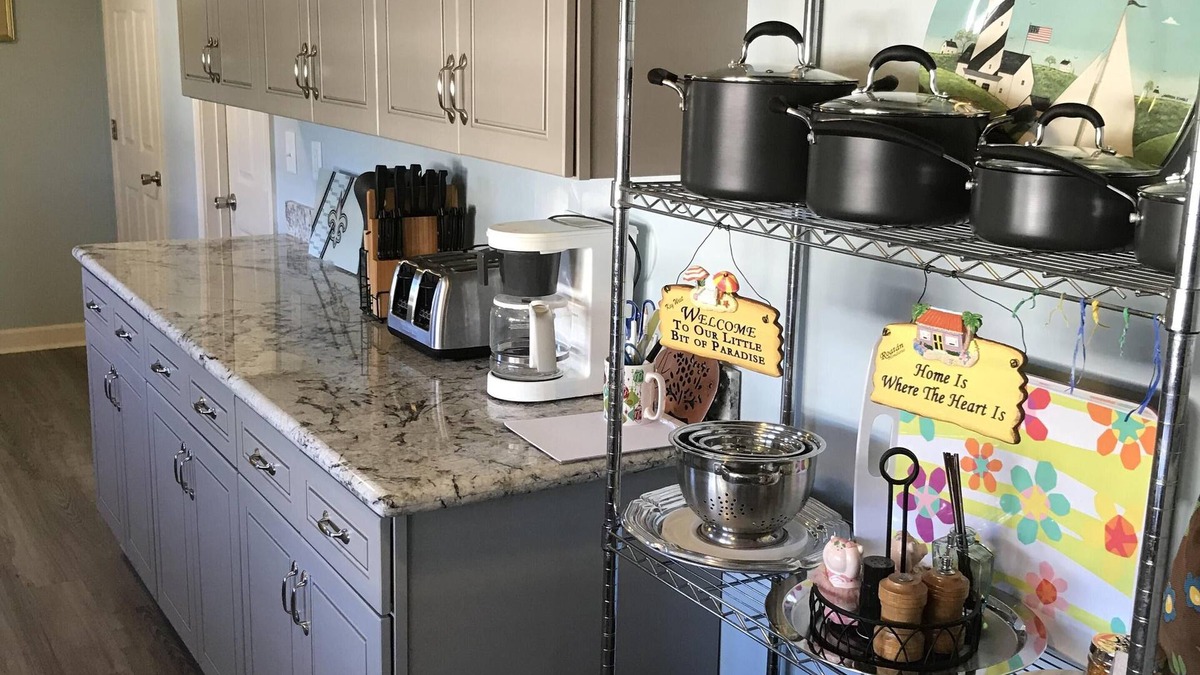 Shoreline Park Cabin | Jordan River Skiing/Fishing Vacation House - Snowbirds Welcome.