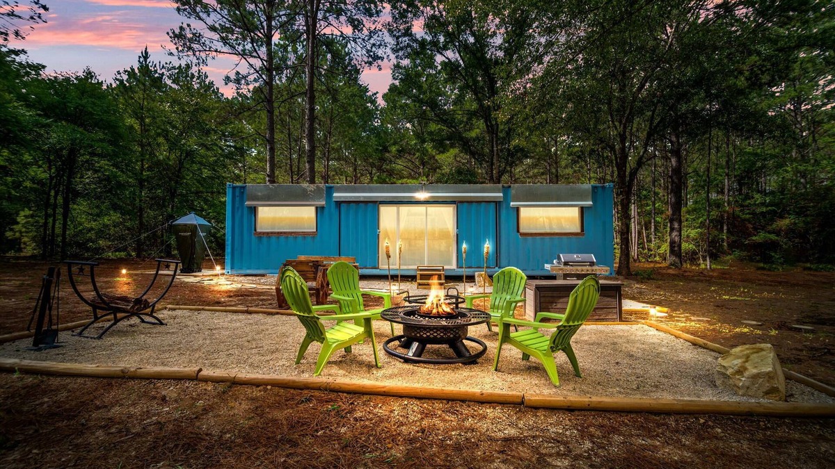 Navasota RV Rental | Jordan's Crossing: The Glamping Experience w/Outdoor Shower