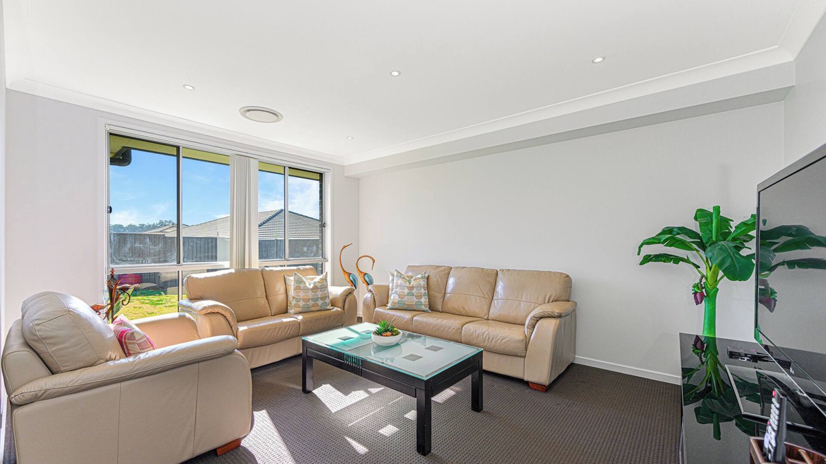 Cranebrook House | Jordan Springs 5 bedrooms home near shopping