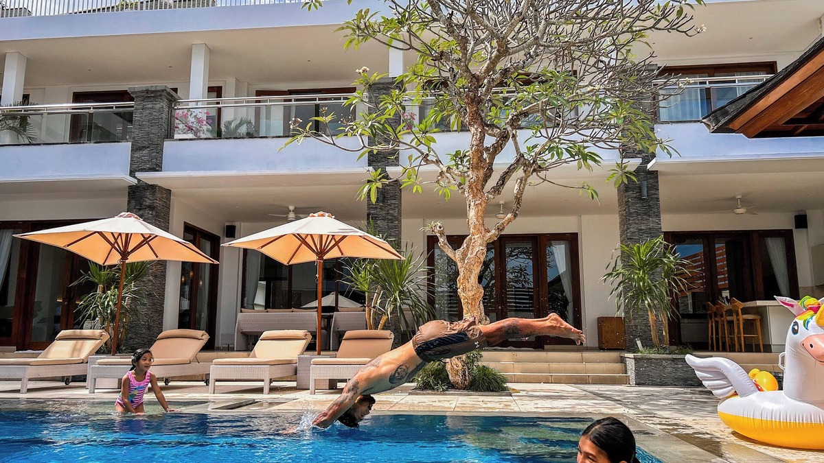 Batu Bolong Villa | Jos Villa Canggu - Space for all the Family by the beach