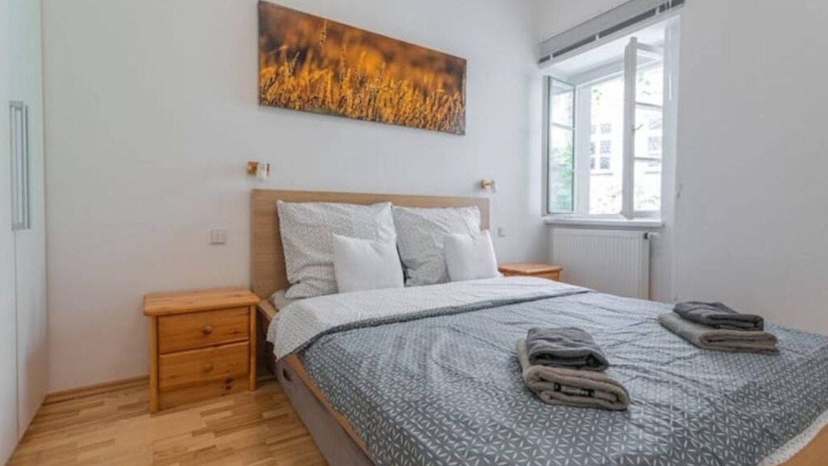 Josefov Apartment | 𝗝𝗼𝘀𝗲𝗳 𝗠𝗮́𝗻𝗲𝘀’ 𝗕𝗶𝗿𝘁𝗵 𝗛𝗼𝘂𝘀𝗲 WalkScore 99% Old Town Square