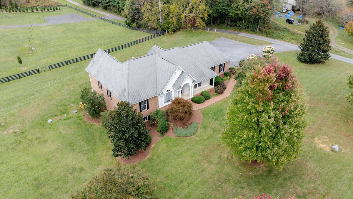 Marshall House | Josephine's Cottage: Peaceful Getaway Near DC