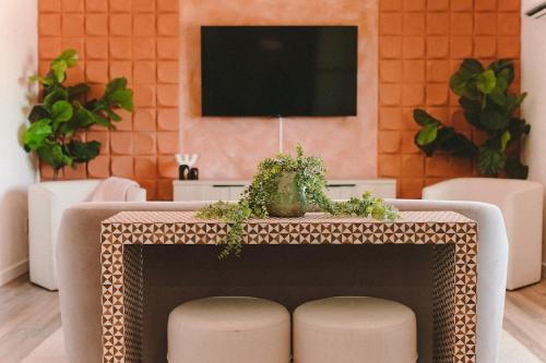 Wonder Valley House | Joshua Tree Modern-boho Escape-Stargazing and Fire Pit