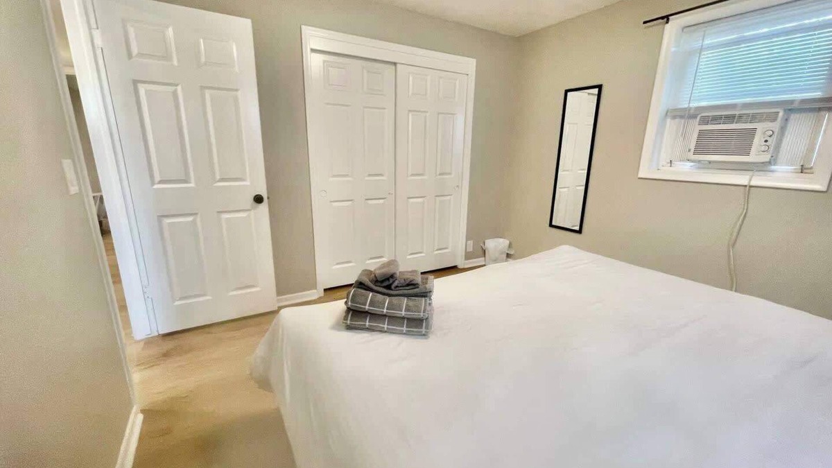 Joslyn Castle Apartment | Joslyn 12-Newly remodeled 1 BDRM