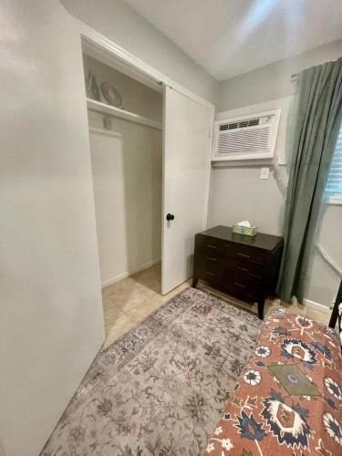 Joslyn Castle Apartment | Joslyn Studio Perfect for 1-2