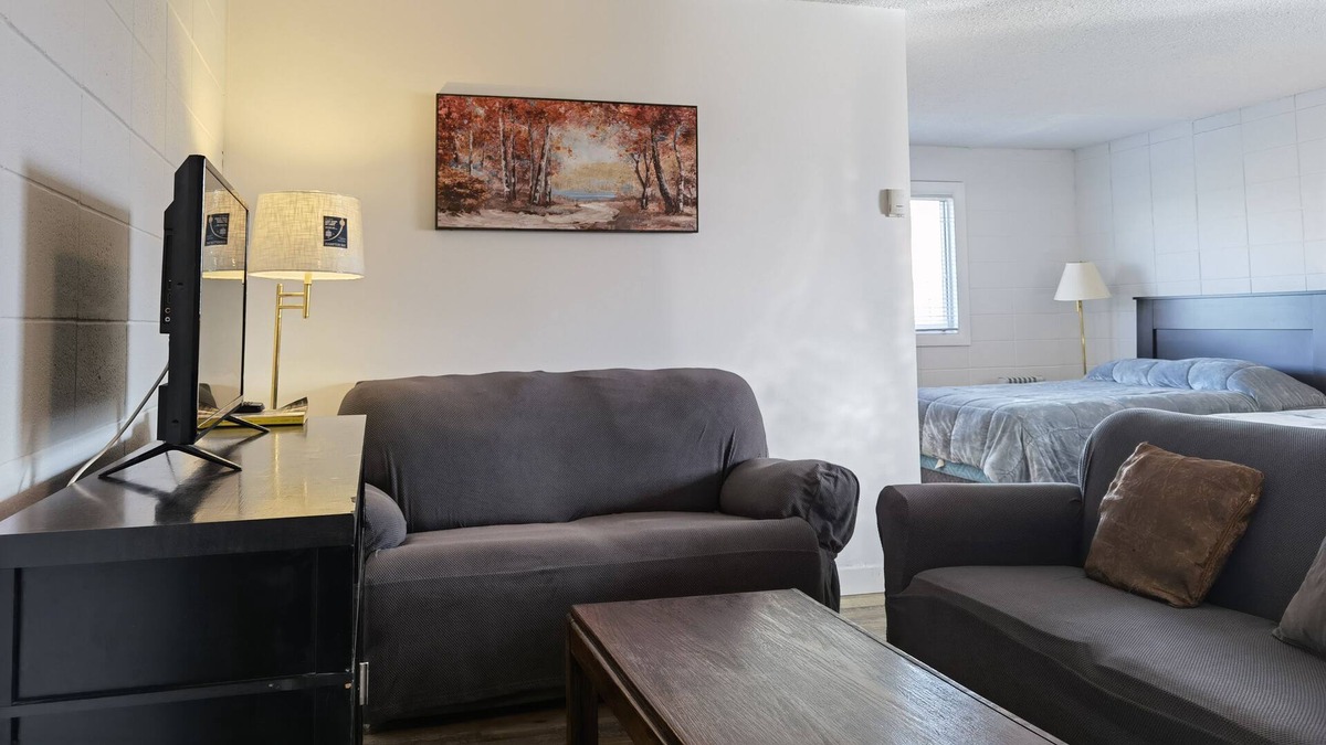 Entwistle Hotel | Journeyman Inn Motel