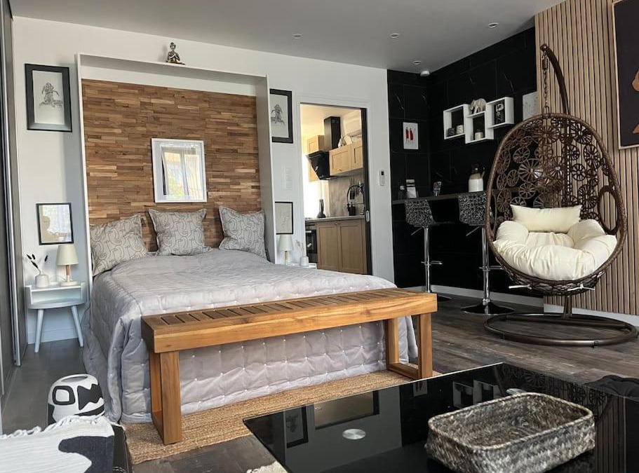 Trebes Apartment | jouxtant le canal du midi