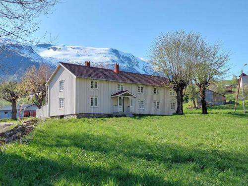 Nesset House | Jovollstua i Eresfjord med båt til leie