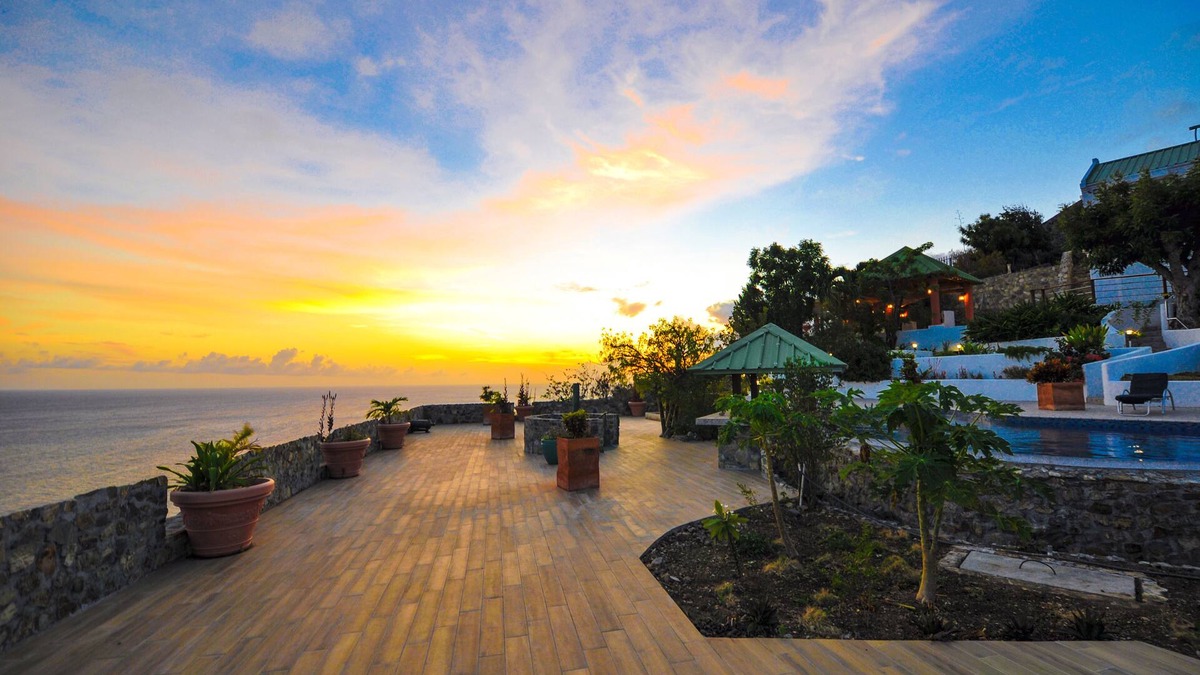 Cay Bay Hill Villa | Joy Estate - Expansive Property with Amazing Views and Full Generator